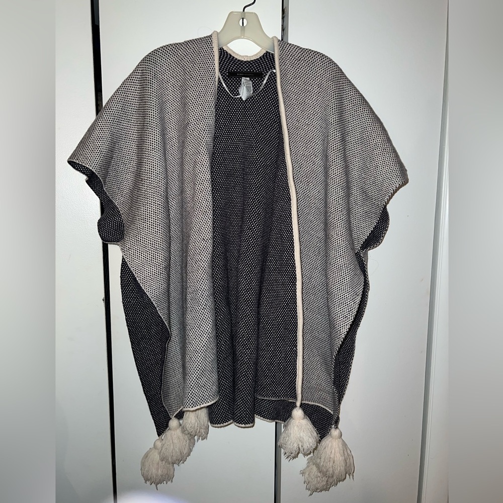 BCBG shawl